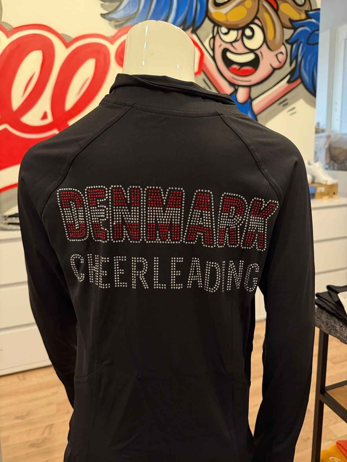 Hochwertige Damen-Jacke mit Reißverschluss und Daumenloch